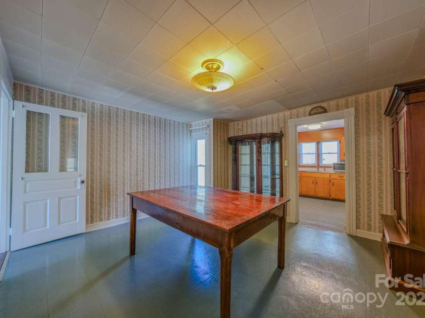 7 Noble Road, Fairview, NC 28730.  MLS# CAR4310894, YatesRealty ID 10702. 