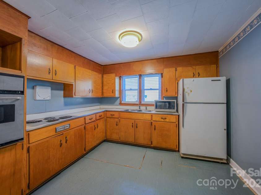 7 Noble Road, Fairview, NC 28730.  MLS# CAR4310894, YatesRealty ID 10702. 