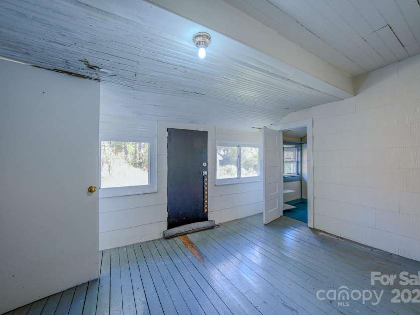 7 Noble Road, Fairview, NC 28730.  MLS# CAR4310894, YatesRealty ID 10702. 