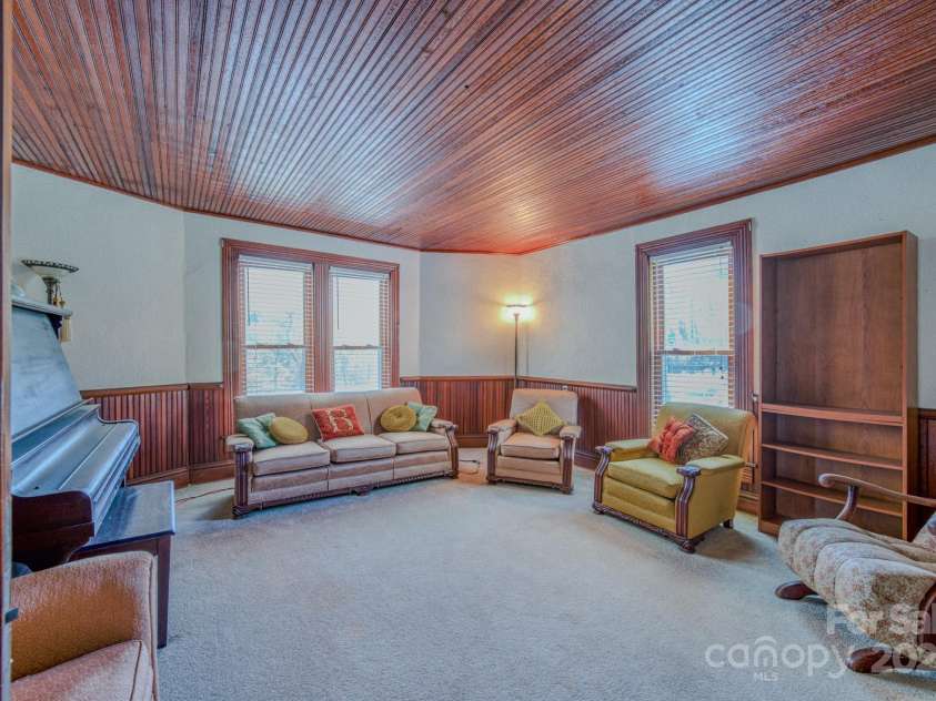 7 Noble Road, Fairview, NC 28730.  MLS# CAR4310894, YatesRealty ID 10702. 