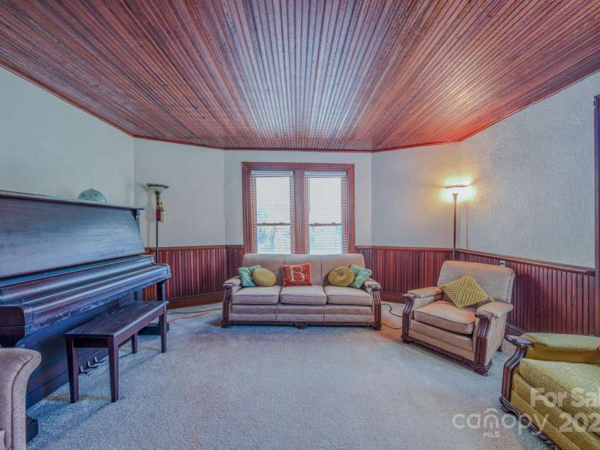 7 Noble Road, Fairview, NC 28730.  MLS# CAR4310894, YatesRealty ID 10702. 