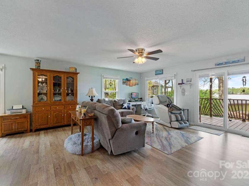 299 Waterway Drive, Lexington, NC 27292.  MLS# CAR4249975, YatesRealty ID 10703. 