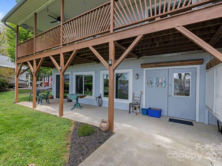 299 Waterway Drive, Lexington, NC 27292.  MLS# CAR4249975, YatesRealty ID 10703. 