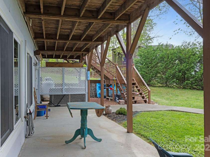 299 Waterway Drive, Lexington, NC 27292.  MLS# CAR4249975, YatesRealty ID 10703. 