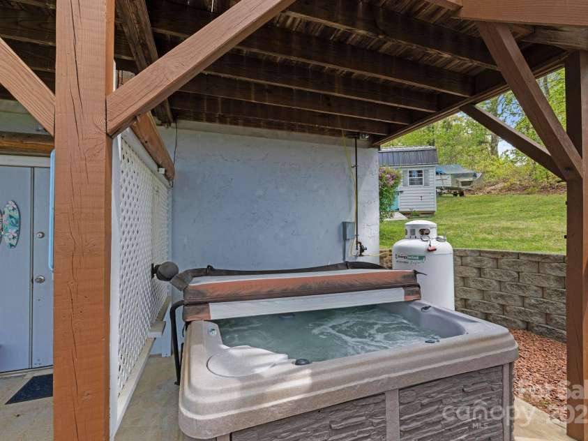 299 Waterway Drive, Lexington, NC 27292.  MLS# CAR4249975, YatesRealty ID 10703. 