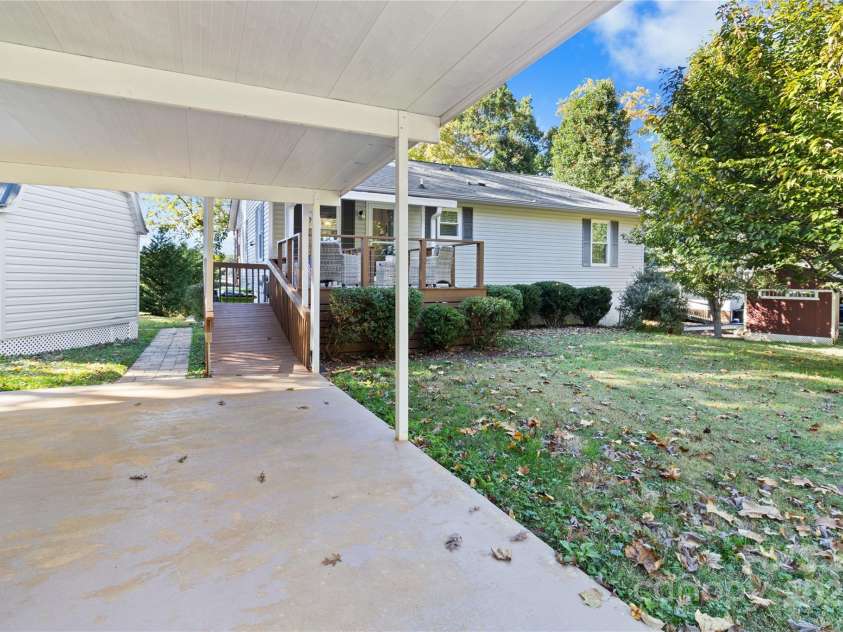 299 Waterway Drive, Lexington, NC 27292.  MLS# CAR4313581, YatesRealty ID 10703. 