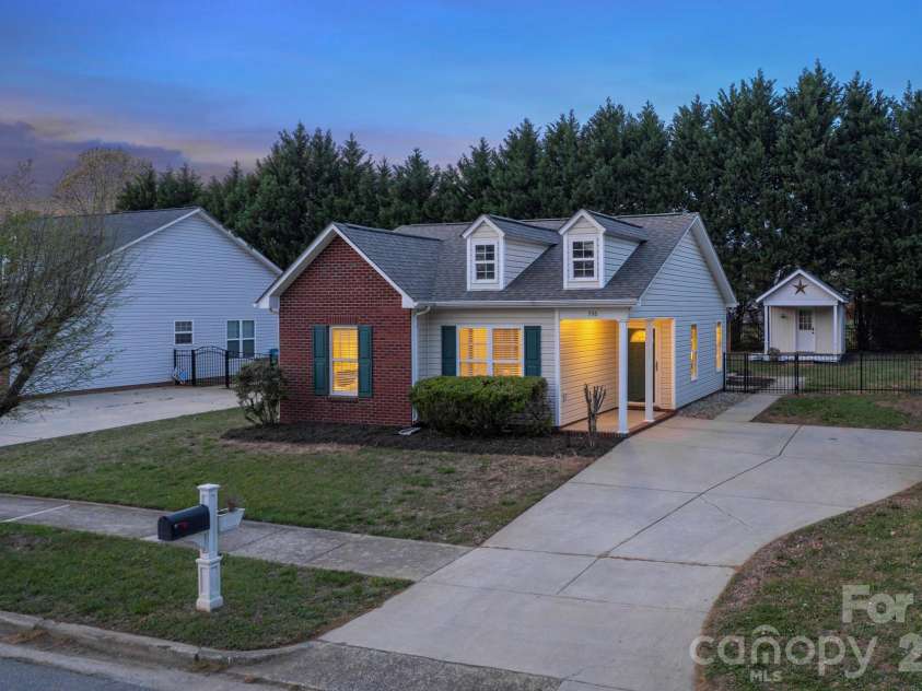 936 Cason Street, Belmont, NC 28012.  MLS# CAR4364697, YatesRealty ID 10703. 