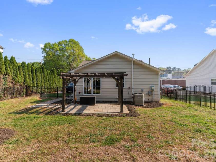936 Cason Street, Belmont, NC 28012.  MLS# CAR4364697, YatesRealty ID 10703. 