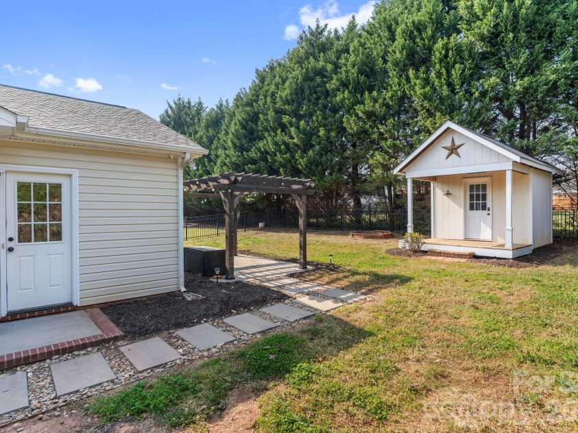 936 Cason Street, Belmont, NC 28012.  MLS# CAR4364697, YatesRealty ID 10703. 