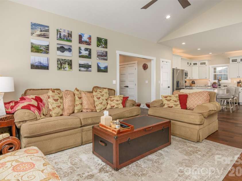 138 Olde Oak Way, Hendersonville, NC 28792.  MLS# CAR4354002, YatesRealty ID 10704. 