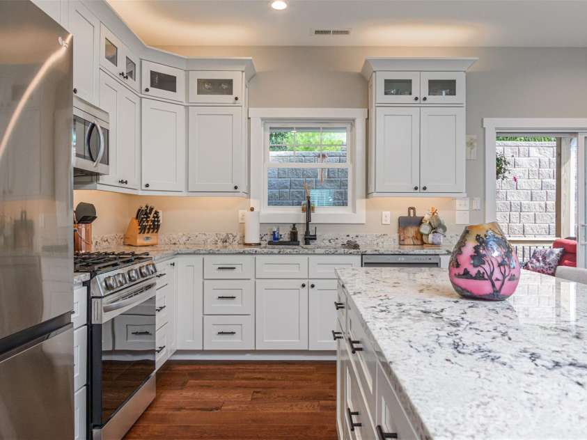 138 Olde Oak Way, Hendersonville, NC 28792.  MLS# CAR4354002, YatesRealty ID 10704. 