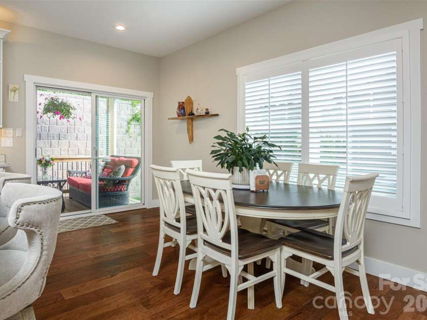 138 Olde Oak Way, Hendersonville, NC 28792.  MLS# CAR4354002, YatesRealty ID 10704. 