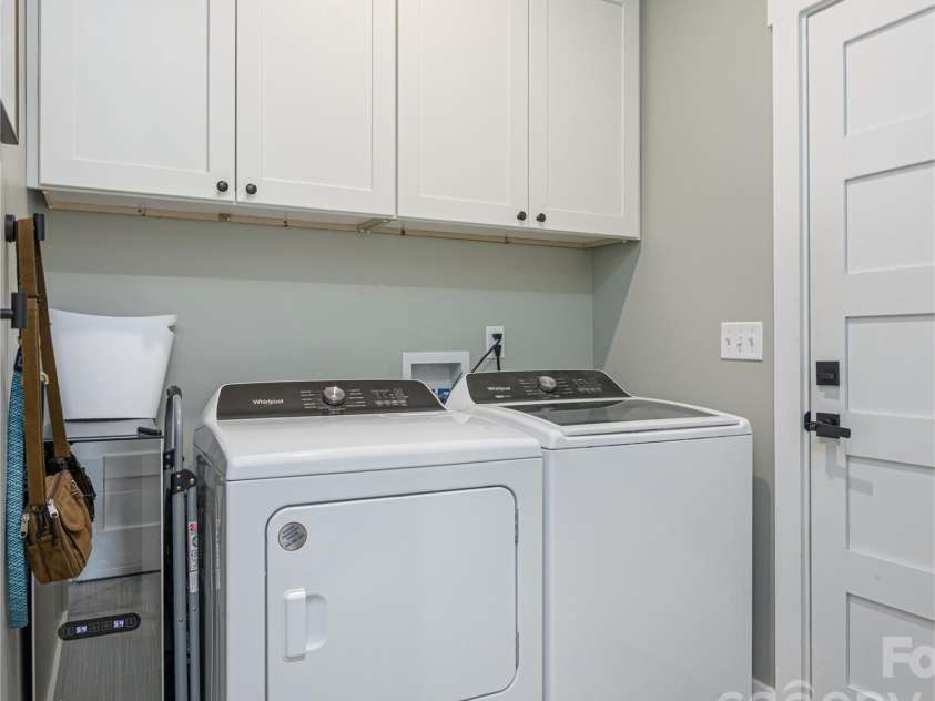 138 Olde Oak Way, Hendersonville, NC 28792.  MLS# CAR4354002, YatesRealty ID 10704. Laundry Room