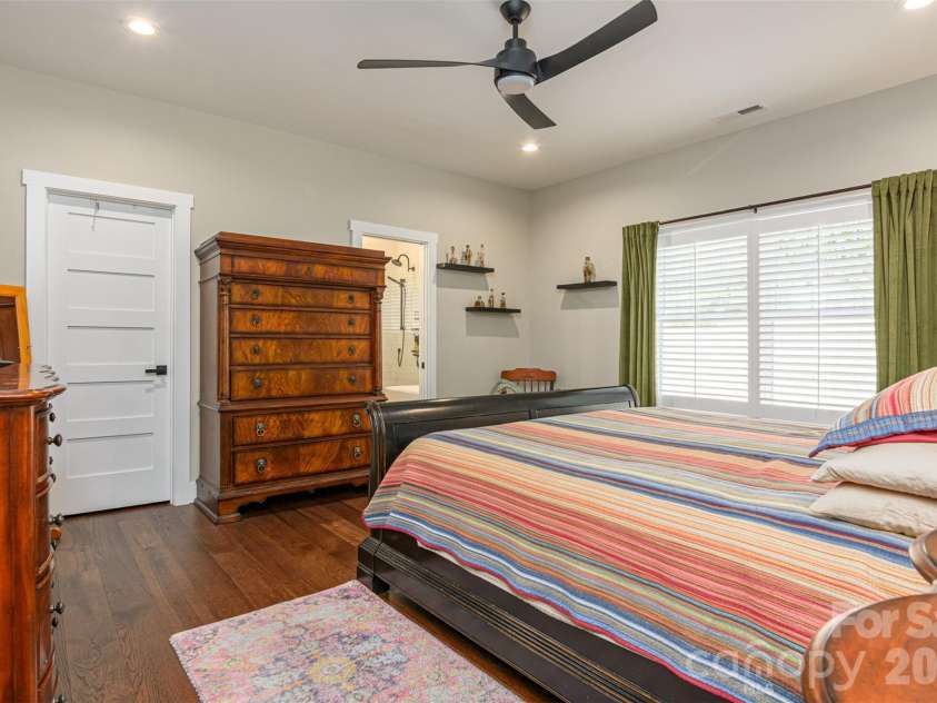 138 Olde Oak Way, Hendersonville, NC 28792.  MLS# CAR4354002, YatesRealty ID 10704. Primary Bedroom