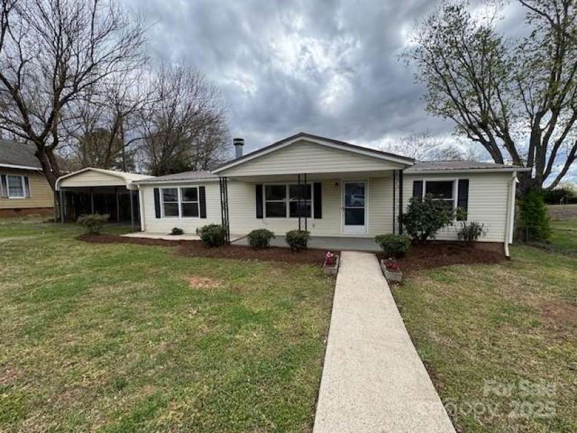 1628 B Avenue, Hickory, NC 28602.  MLS# CAR4243053, YatesRealty ID 10705. 