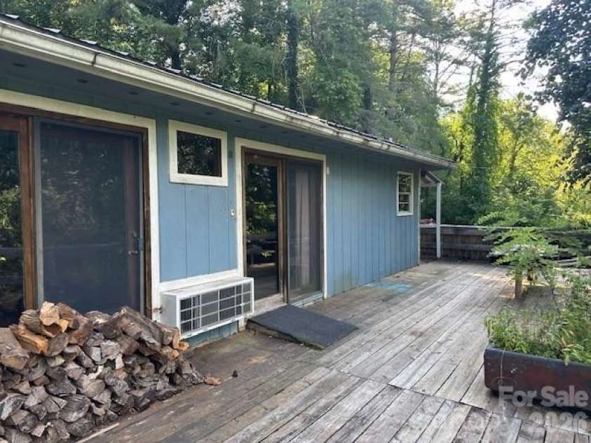232 Heavenly View Drive, Sylva, NC 28779.  MLS# CAR4352569, YatesRealty ID 10706. 