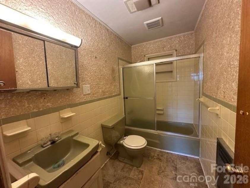 232 Heavenly View Drive, Sylva, NC 28779.  MLS# CAR4352569, YatesRealty ID 10706. 