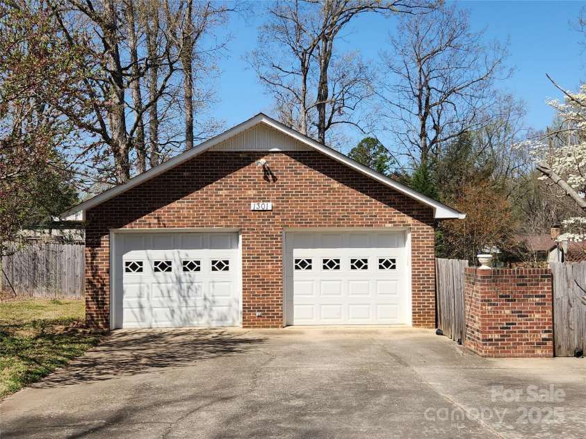 1301 Huckleberry Drive, Lincolnton, NC 28092.  MLS# CAR4238285, YatesRealty ID 10707. 