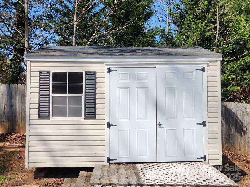 1301 Huckleberry Drive, Lincolnton, NC 28092.  MLS# CAR4238285, YatesRealty ID 10707. 