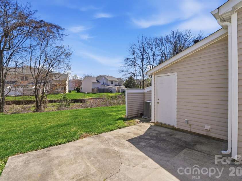1320 Anthem Court, Charlotte, NC 28205.  MLS# CAR4357960, YatesRealty ID 10707. 