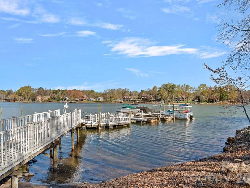 134 Lawrence Tee Lane, Mooresville, NC 28117.  MLS# CAR4359294, YatesRealty ID 10708. 