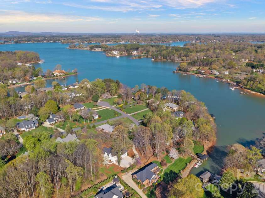134 Lawrence Tee Lane, Mooresville, NC 28117.  MLS# CAR4359294, YatesRealty ID 10708. 