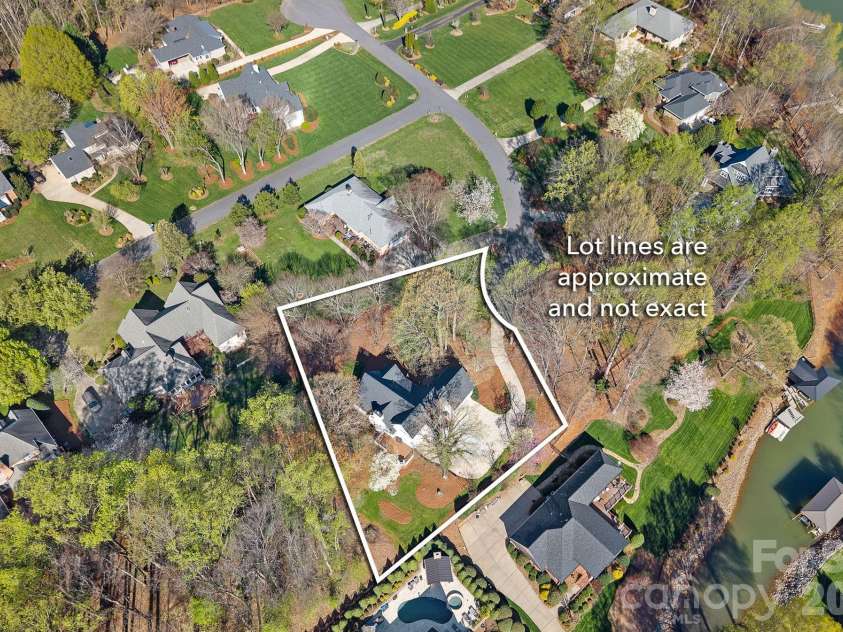 134 Lawrence Tee Lane, Mooresville, NC 28117.  MLS# CAR4359294, YatesRealty ID 10708. 