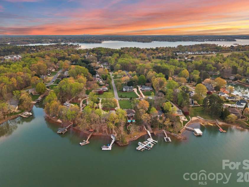 134 Lawrence Tee Lane, Mooresville, NC 28117.  MLS# CAR4359294, YatesRealty ID 10708. 