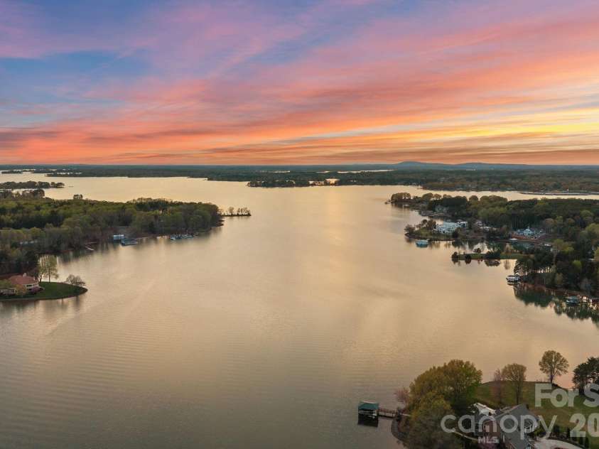 134 Lawrence Tee Lane, Mooresville, NC 28117.  MLS# CAR4359294, YatesRealty ID 10708. 