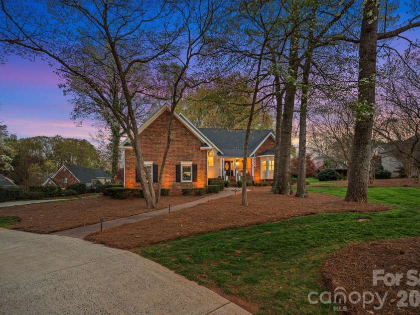 134 Lawrence Tee Lane, Mooresville, NC 28117.  MLS# CAR4359294, YatesRealty ID 10708. 