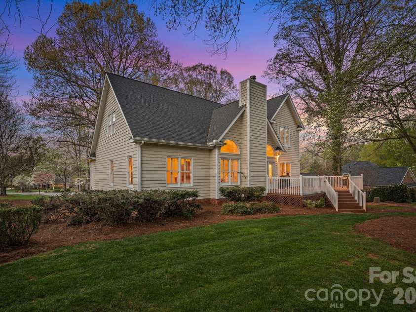 134 Lawrence Tee Lane, Mooresville, NC 28117.  MLS# CAR4359294, YatesRealty ID 10708. Spacious yard with mature trees