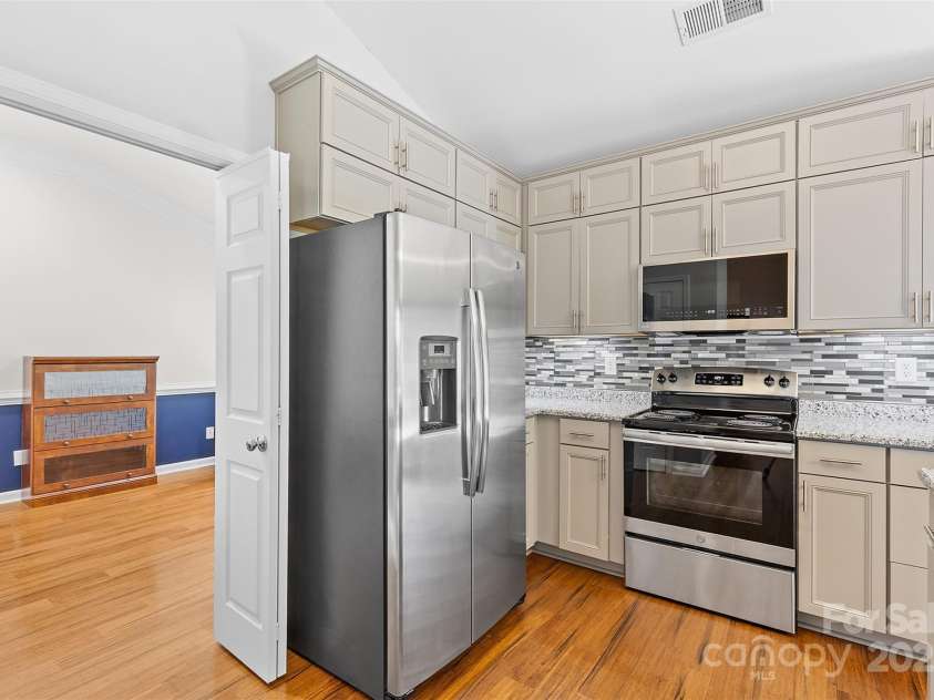 3744 Leela Palace Way, Fort Mill, SC 29708.  MLS# CAR4252438, YatesRealty ID 10708. Kitchen