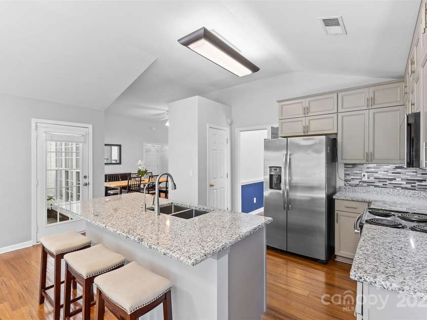 3744 Leela Palace Way, Fort Mill, SC 29708.  MLS# CAR4252438, YatesRealty ID 10708. Kitchen