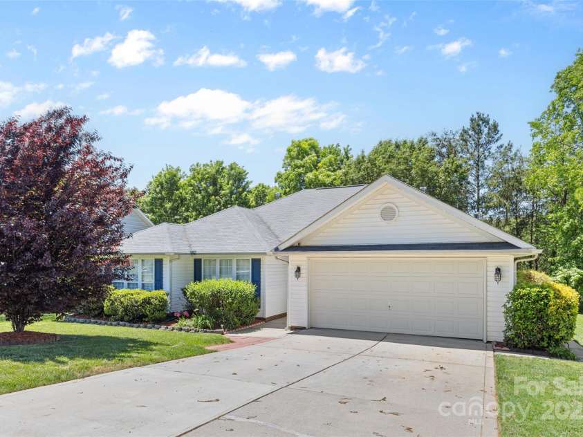 3744 Leela Palace Way, Fort Mill, SC 29708.  MLS# CAR4252438, YatesRealty ID 10708. Welcome to 3744 Leela Palace Way!