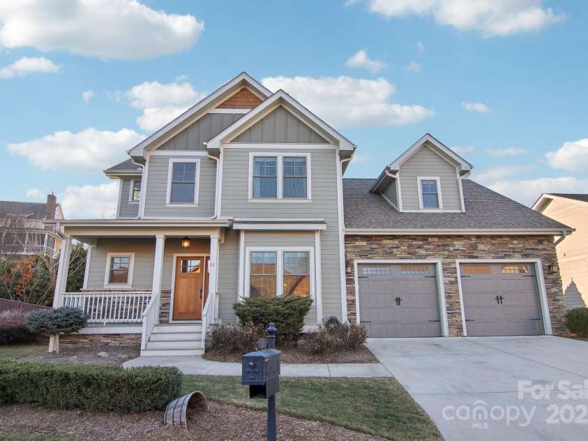 11 Barnrock Drive, Mills River, NC 28759.  MLS# CAR4215834, YatesRealty ID 1071. 