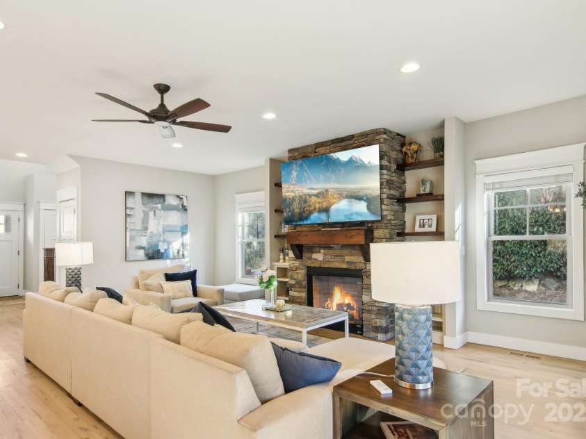 11 Barnrock Drive, Mills River, NC 28759.  MLS# CAR4215834, YatesRealty ID 1071. 