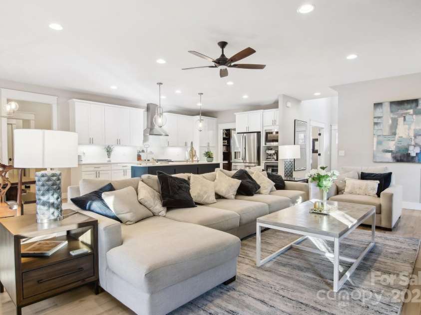 11 Barnrock Drive, Mills River, NC 28759.  MLS# CAR4215834, YatesRealty ID 1071. 