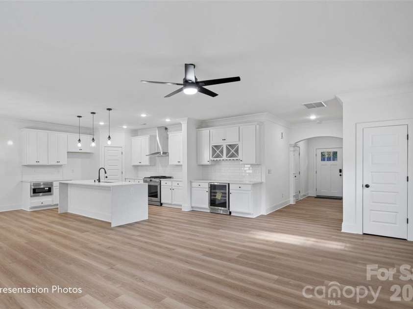 4506 Castleton Road, Charlotte, NC 28211.  MLS# CAR4355977, YatesRealty ID 10710. 