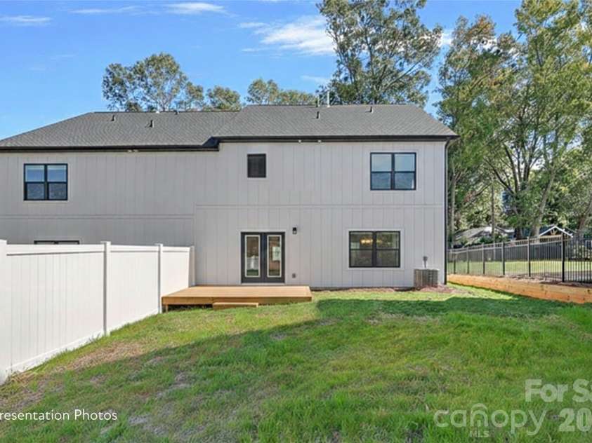 4506 Castleton Road, Charlotte, NC 28211.  MLS# CAR4355977, YatesRealty ID 10710. 