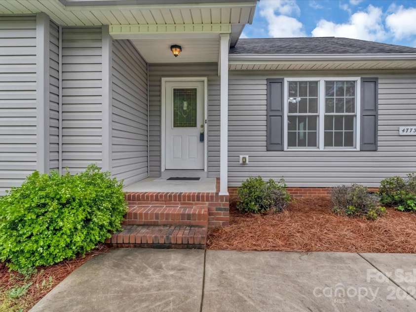 4773 Westwinds Road, Lincolnton, NC 28092.  MLS# CAR4243284, YatesRealty ID 10710. Inviting front entry welcomes you home.