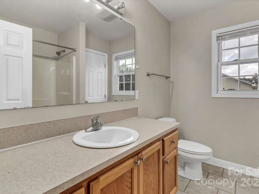 4773 Westwinds Road, Lincolnton, NC 28092.  MLS# CAR4243284, YatesRealty ID 10710. Spacious bath featuring ceramic tile and neutral tones