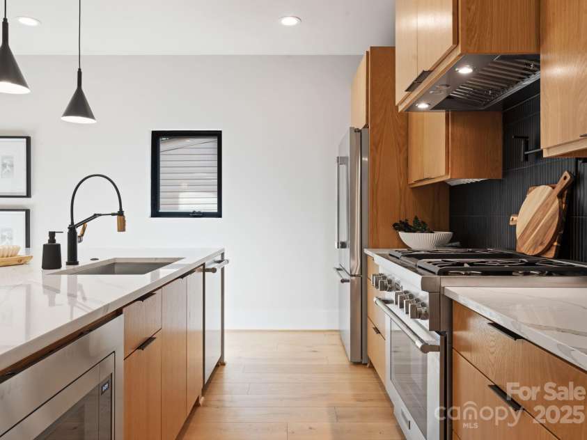 1516 Caldwell Street, Charlotte, NC 28206.  MLS# CAR4302023, YatesRealty ID 10711. 