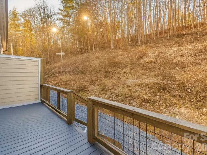 332 Bowditch Street, Burnsville, NC 28714.  MLS# CAR4349432, YatesRealty ID 10711. 