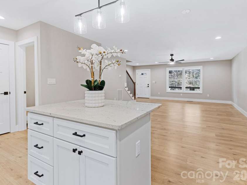 332 Bowditch Street, Burnsville, NC 28714.  MLS# CAR4349432, YatesRealty ID 10711. 
