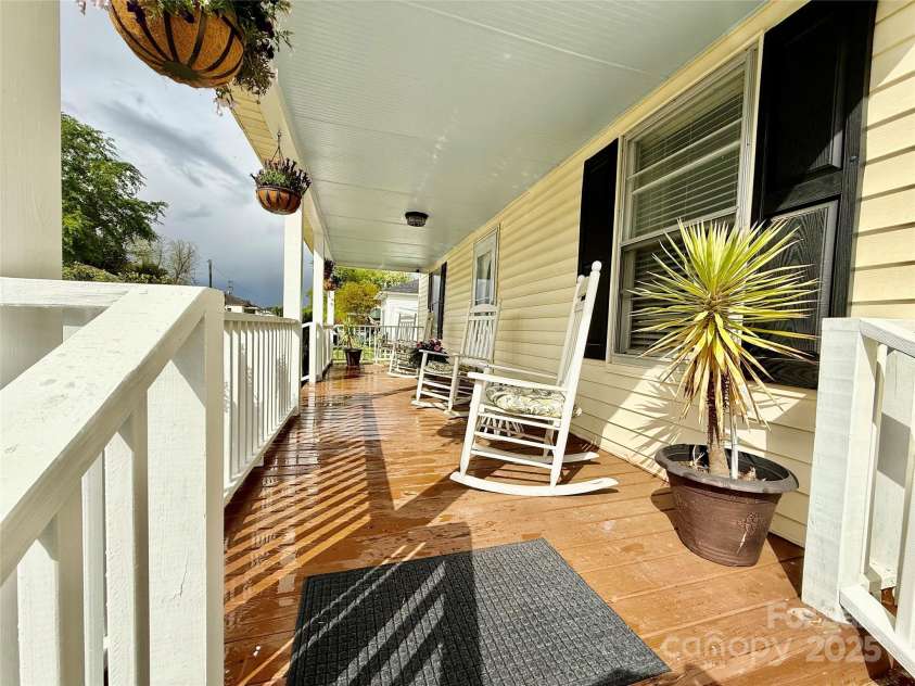 45 Oak Street, Great Falls, SC 29055.  MLS# CAR4246407, YatesRealty ID 10712. 