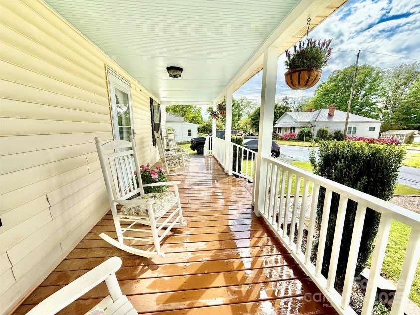 45 Oak Street, Great Falls, SC 29055.  MLS# CAR4246407, YatesRealty ID 10712. 