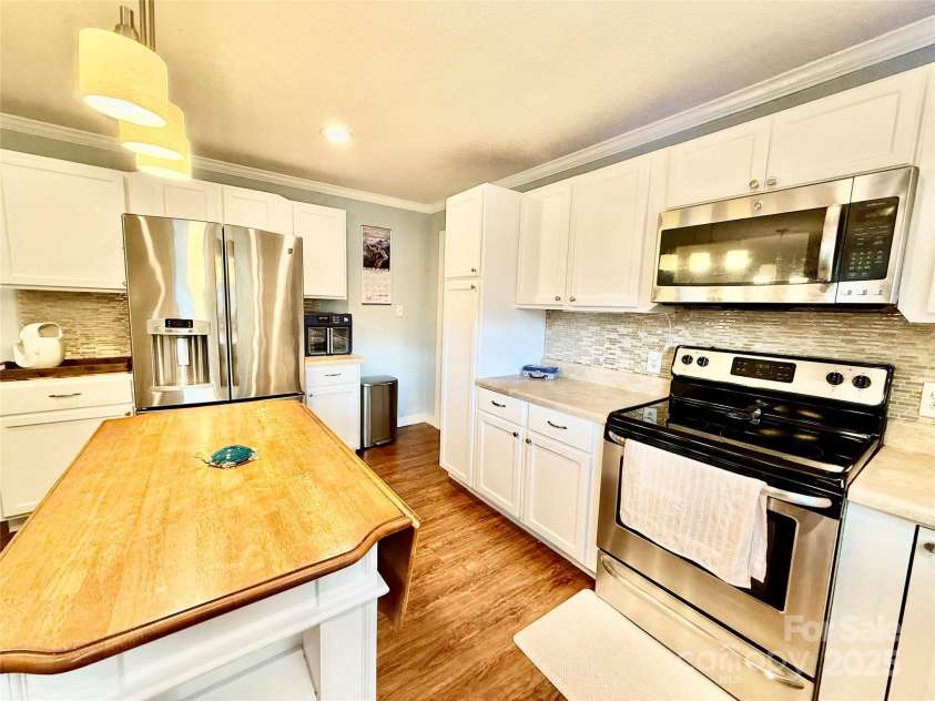 45 Oak Street, Great Falls, SC 29055.  MLS# CAR4246407, YatesRealty ID 10712. 