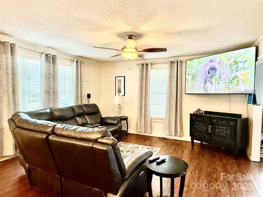 45 Oak Street, Great Falls, SC 29055.  MLS# CAR4246407, YatesRealty ID 10712. 