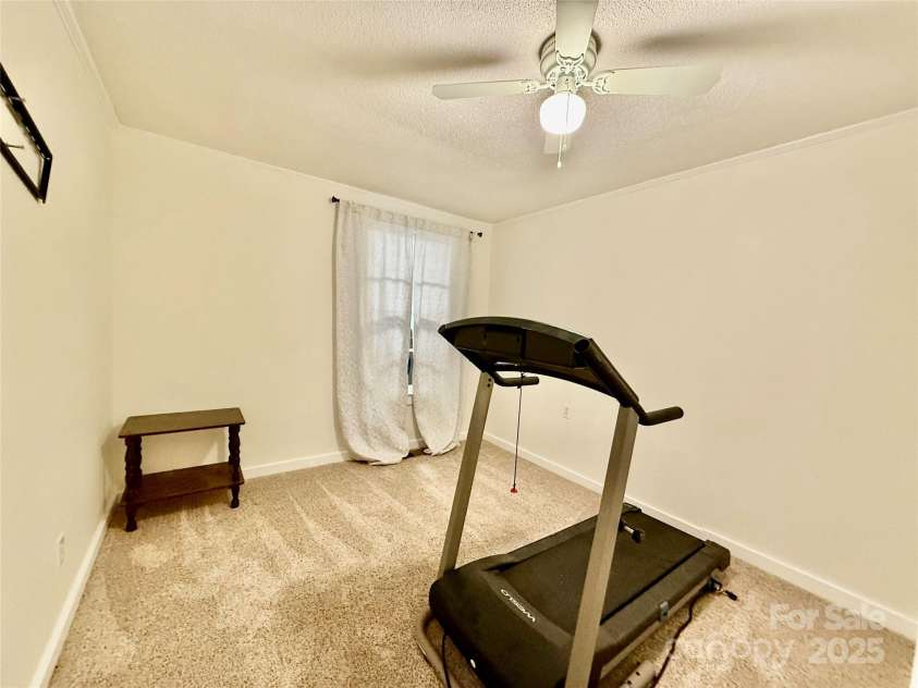 45 Oak Street, Great Falls, SC 29055.  MLS# CAR4246407, YatesRealty ID 10712. 