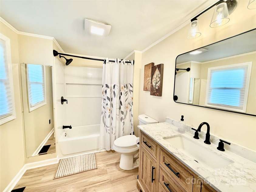 45 Oak Street, Great Falls, SC 29055.  MLS# CAR4246407, YatesRealty ID 10712. 